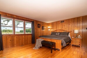 4 bedrooms, iron/ironing board, free WiFi, bed sheets - Old Farmhouse for Nature Lovers, 20 miles from OC (Egg Harbor City)