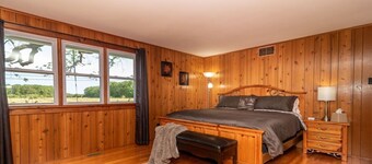 Old Farmhouse for Nature Lovers, 20 miles from OC