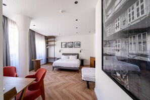 プレミア ダブルルーム | 1 室のベッドルーム、デスク、ノートパソコン用作業スペース、WiFi (無料)