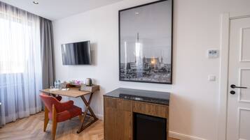 1 bedroom, desk, laptop workspace, free WiFi