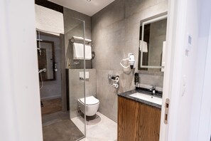 シャワー、レインフォールシャワー、ヘアドライヤー、タオル