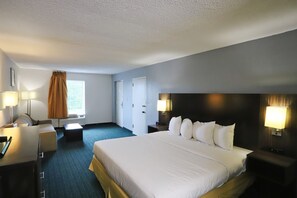 Suite, 1 kingsize bed | Een bureau, verduisterende gordijnen, een strijkplank/strijkijzer