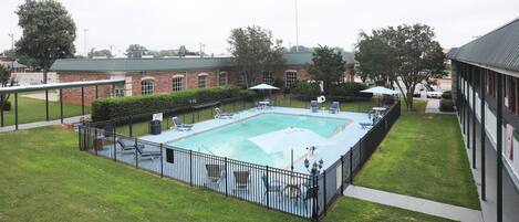 Alberca al aire libre por temporada