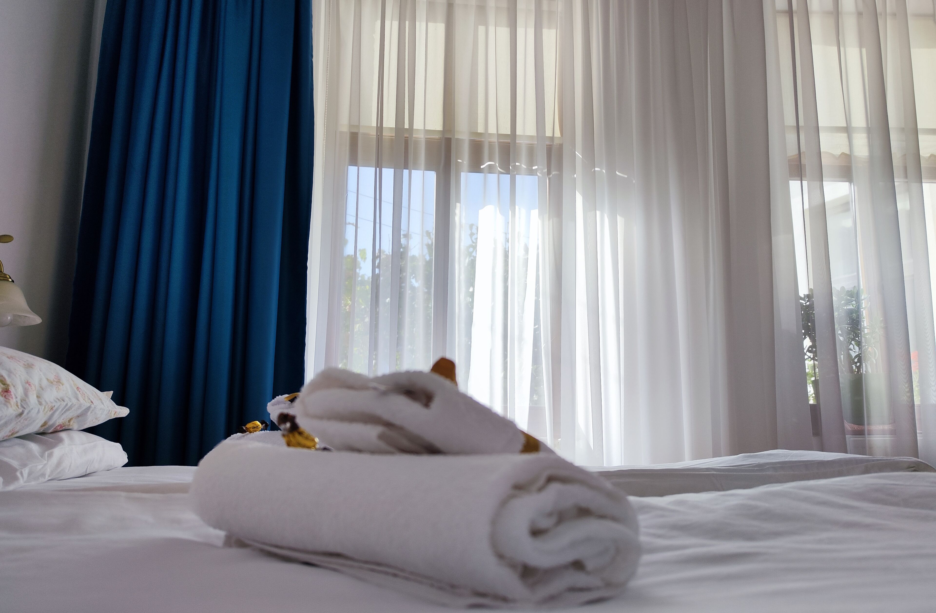 Junior Apartment, 1 Bedroom, Non Smoking, Courtyard View | 1 bedroom, blackout curtains, iron/ironing board, free WiFi