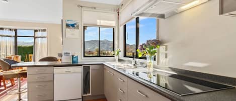 Kühlschrank, Mikrowelle, Ofen, Geschirrspüler