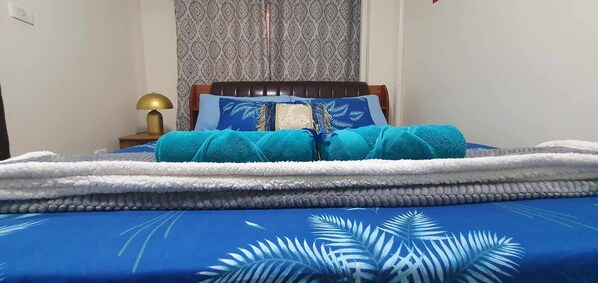 2 bedrooms, iron/ironing board, WiFi, bed sheets