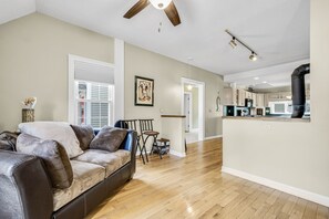 Smart TV - Perfect Private Norwich Getaway Near Downtown! (Norwich)