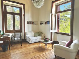 Suite exclusiva | Escritorio, espacio para trabajar con un portátil, wifi gratis