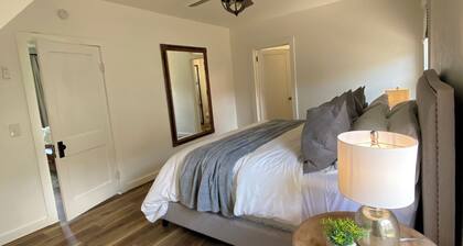 Fully remodeled 1920’s Family size Whole house, 4 bedroom 2.5 bath, 2000 sq ft