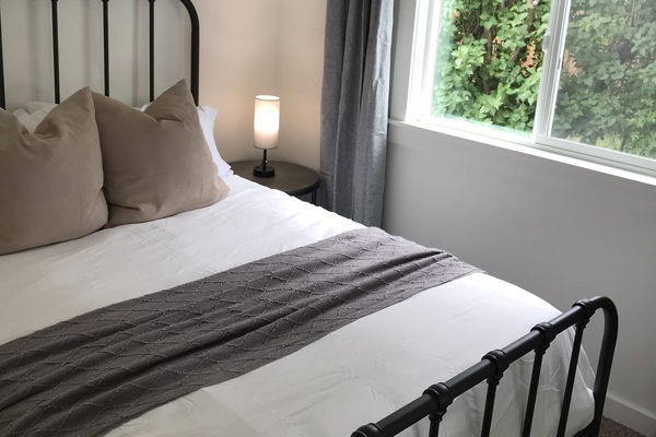 4 bedrooms, iron/ironing board, travel crib, WiFi (free)