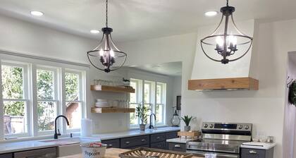 Fully remodeled 1920’s Family size Whole house, 4 bedroom 2.5 bath, 2000 sq ft