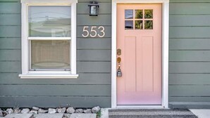 Unclassified image, 3 of 23, button - Pink Door, Livermore! Queen Bed - 0.5 Miles to downtown (Livermore)