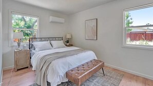 Unclassified image, 4 of 23, button - Pink Door, Livermore! Queen Bed - 0.5 Miles to downtown (Livermore)