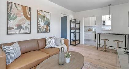 Pink Door, Livermore! Queen Bed - 0.5 Miles to downtown