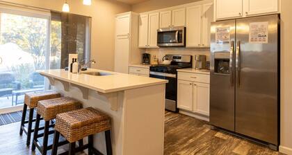 Harbor Pointe - Modern, Close to Lake Michigan!