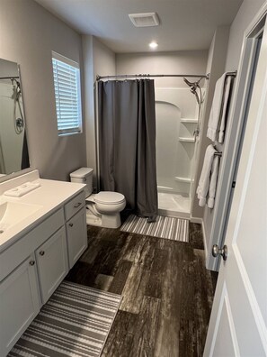 Shower, towels, soap, toilet paper - Harbor Pointe - Modern, Close to Lake Michigan! (South Haven)