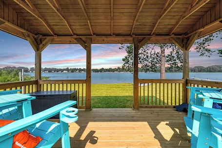 Property grounds. Fishing · Kayaks · Firepit · Paddleboat