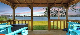 Lakefront|Kayaks|Paddleboat|Fishing