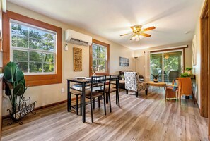 Interior - Fishing · Kayaks · Firepit · Paddleboat (Pierceton)