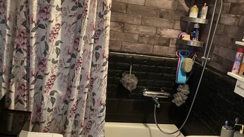 HÄrtork, handdukar, tvÄl och schampo