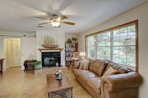 Smart-TV, Kamin, Drucker