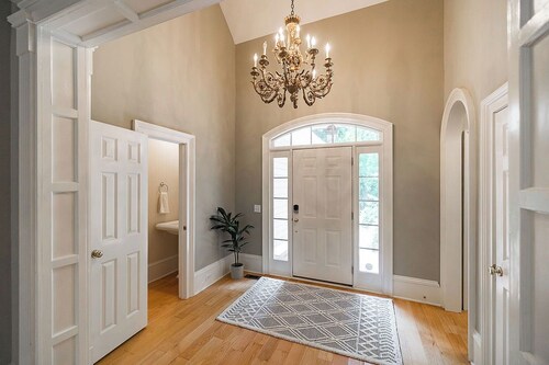 Classic City Retreat in Five Points, Athens GA Theater- Hot Tub- World Cup 2026