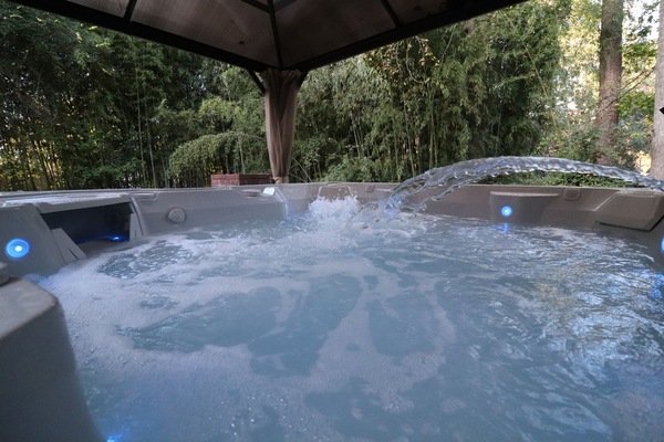 Bañera de hidromasaje exterior