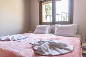 3 chambres, coffre-fort, bureau, fer et planche à repasser