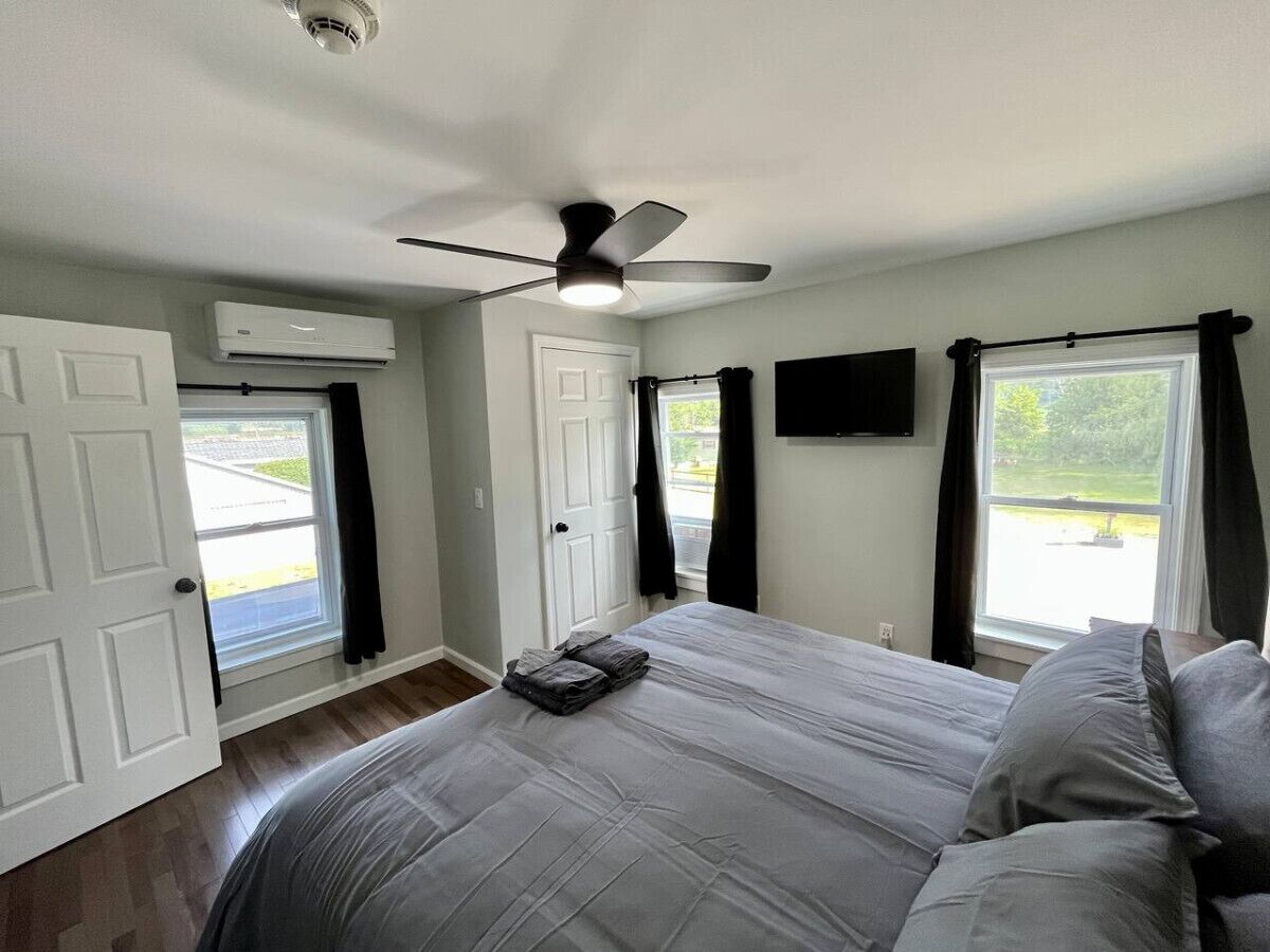 2 bedrooms, desk, travel crib, WiFi