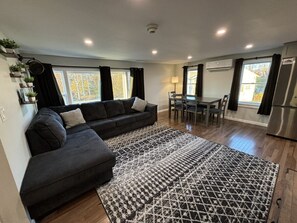 Smart TV, fireplace, books, stereo