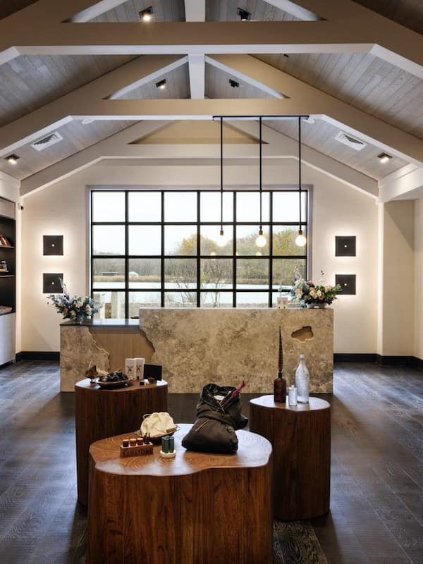 Couples treatment rooms, sauna, hot tub, steam room, body treatments