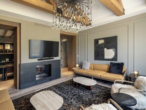 Suite (Caney Fork) | Aire de séjour | Téléviseur connecté, livres