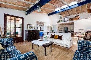 TV - Yourhouse Es Galliner (Felanitx)