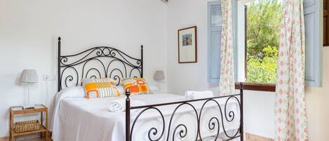 4 bedrooms, iron/ironing board, travel cot, free WiFi