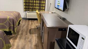 Basic Double or Twin Room | Desk, iron/ironing board, rollaway beds, free WiFi