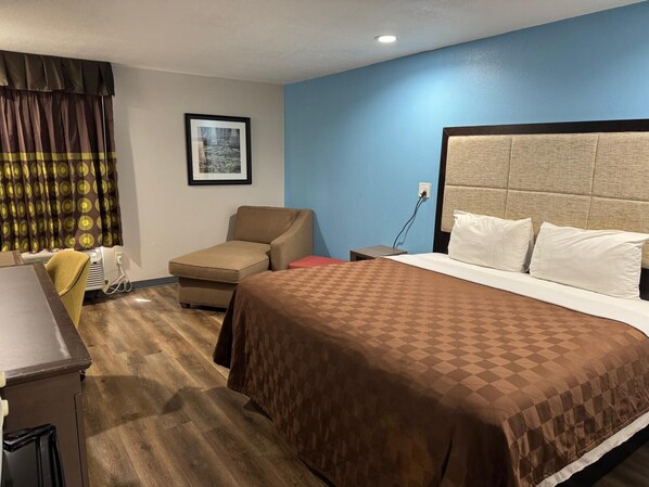 Chambre Deluxe, 1 très grand lit | Bureau, fer et planche à repasser, lit d’appoint (supplément)