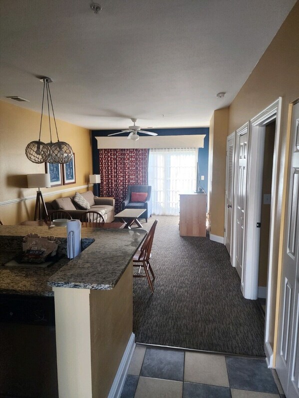 TV, video games - Nice quiet area, 10 min from the beach, indoor/outdoor pools, jacuzzi in room (Myrtle Beach)