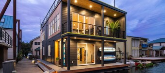 Floating Home on the Willamette