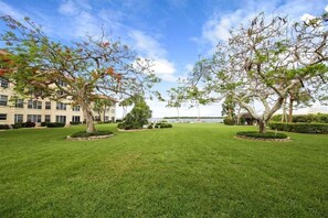 Property grounds - SUNSET VISTA ON LONGBOAT KEY (Longboat Key)