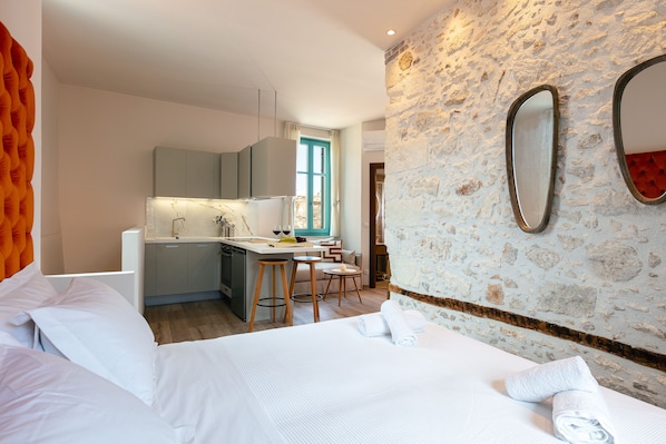 1 bedroom, Egyptian cotton sheets, premium bedding, pillow-top beds