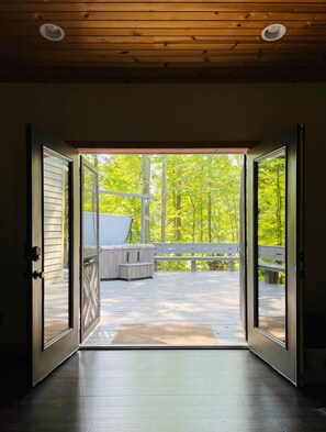 Interior - Hawk Ridge Retreat - Athens County Getaway (Athens)