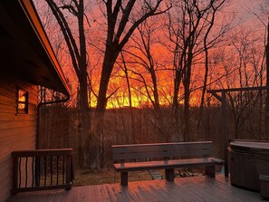 Terrace/patio - Hawk Ridge Retreat - Athens County Getaway (Athens)