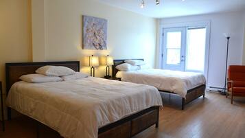 Comfort Studio Suite, 2 Queen Beds | Living area