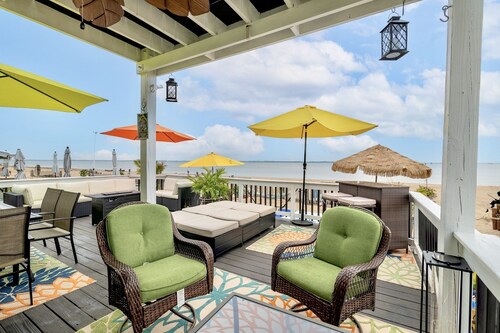 Luxe Private Beachfront Retreat on Delaware River!
