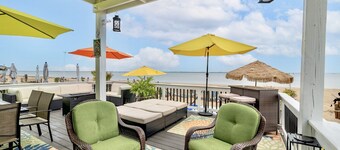 Luxe Private Beachfront Retreat on Delaware River!