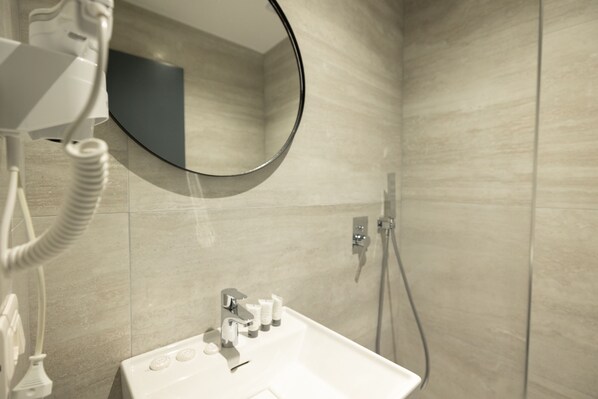 Bathroom - Aglon Twin's Hotel (Vlorë)
