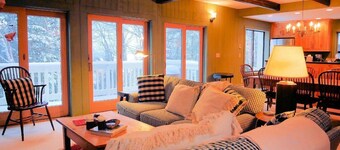 Spacious 3-Level End-unit Townhouse in the Clovers at Bromley