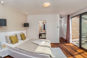 6 habitaciones, tabla de planchar con plancha, internet y ropa de cama 