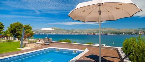 Alberca techada y alberca climatizada