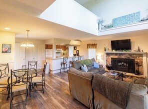 Smart-TV, Kamin, DVD-Player